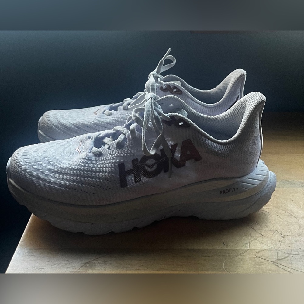 Woman’s hokas Mach 5 worn once